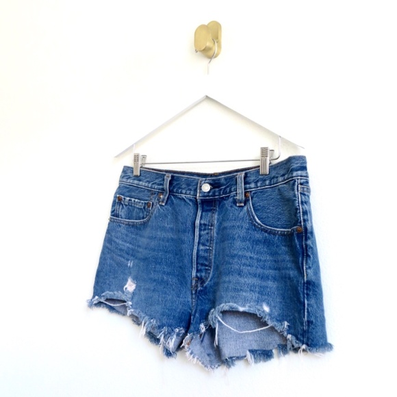 NEW! Levi's 501 Denim Jean Shorts Distressed Button Fly Cutoff Blue SZ 32 - Picture 3 of 6